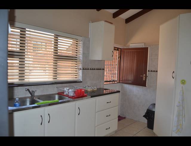 3 BEDROOM TOWNHOUSE FOR SALE IN SCOTTBURGH CENTRAL